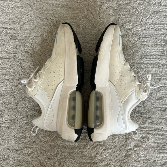 Nike Air Max Verona White with Blue Accents - Picture 3 of 6